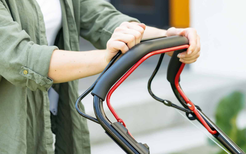 Benzin Rasenmäher, Antrieb, Griff